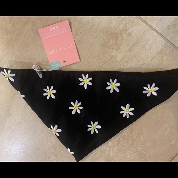 🐶Host Pick🐶🎉Francesca’s Collections Mable and James Daisy print bandana - Picture 3 of 5